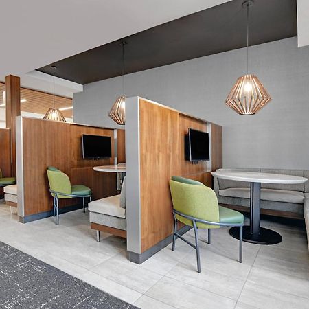 Courtyard By Marriott Manhattan Aggieville Екстериор снимка