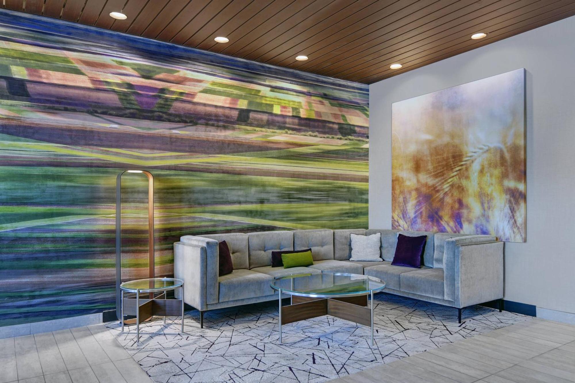 Courtyard By Marriott Manhattan Aggieville Екстериор снимка