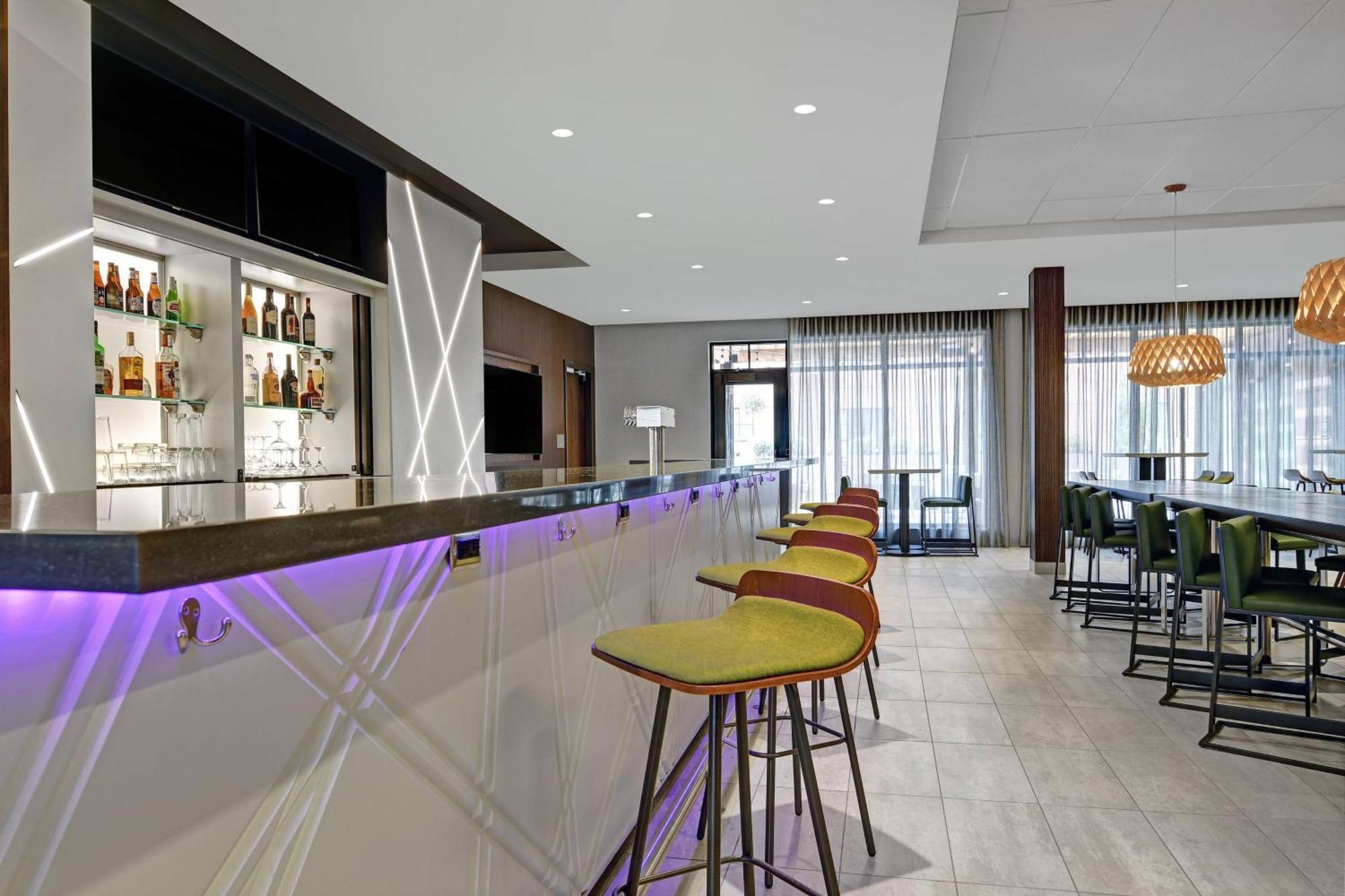 Courtyard By Marriott Manhattan Aggieville Екстериор снимка