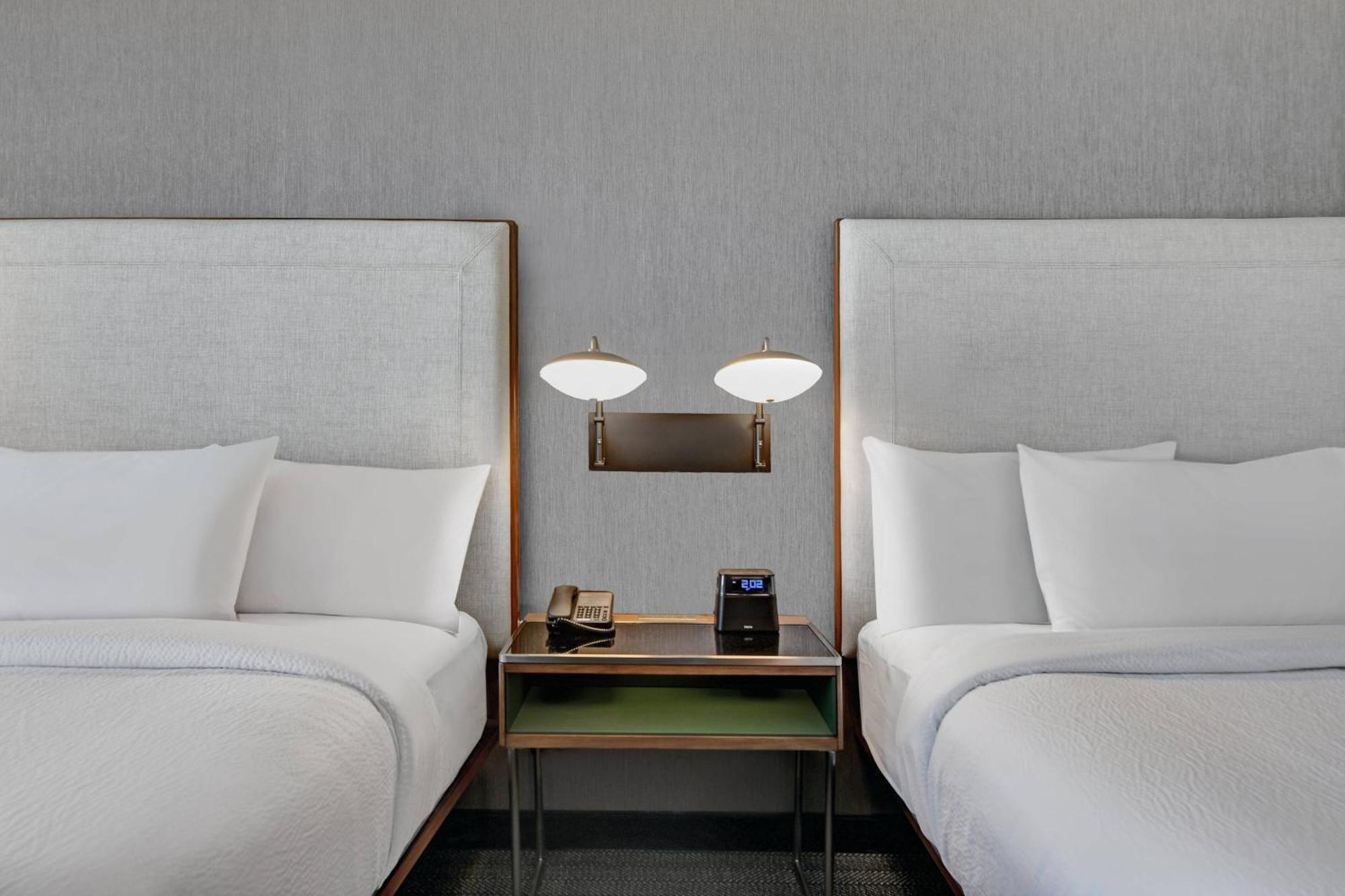 Courtyard By Marriott Manhattan Aggieville Екстериор снимка