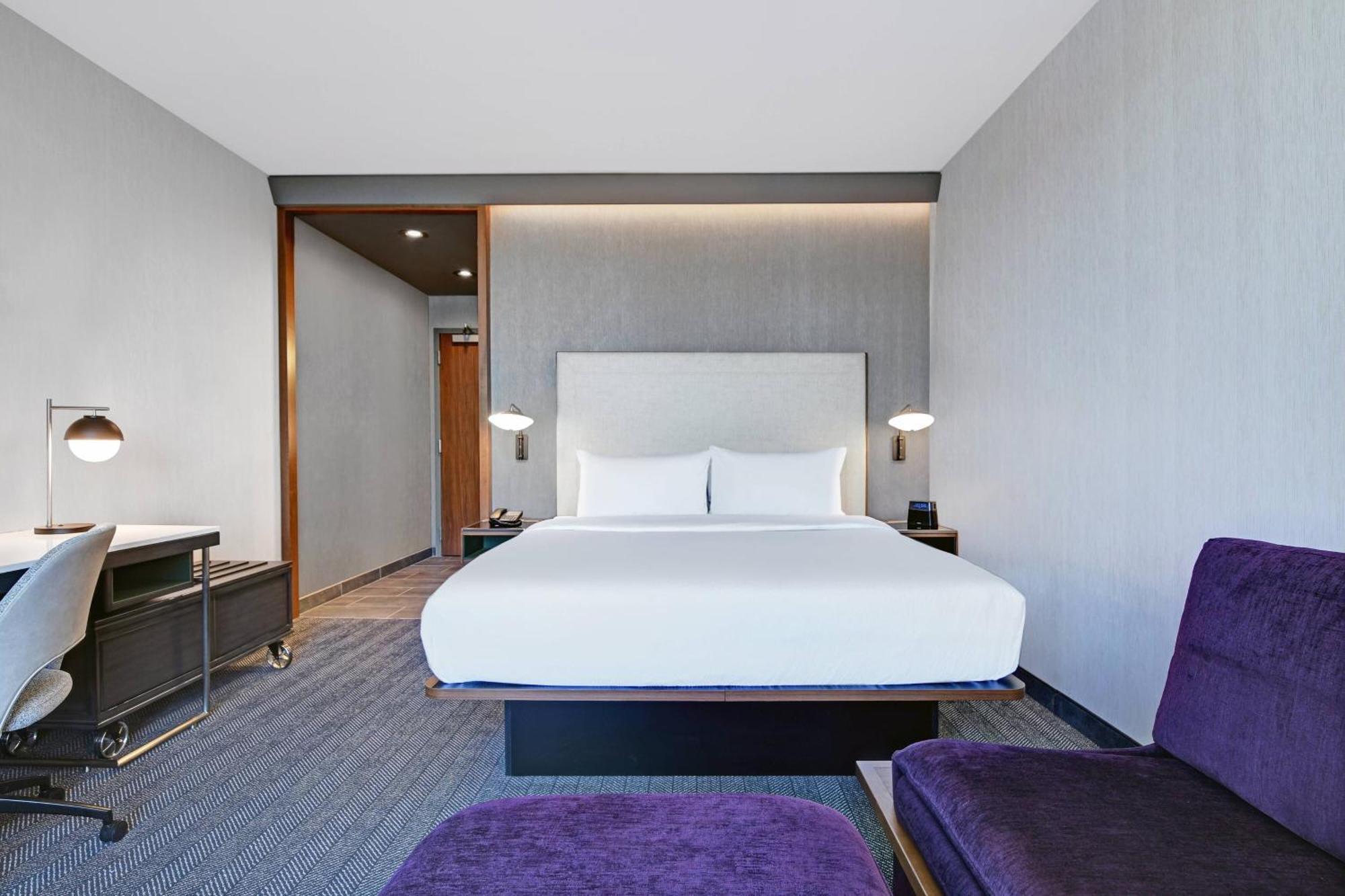 Courtyard By Marriott Manhattan Aggieville Екстериор снимка